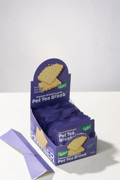 PARTNER Crispy Biscuit freeze-dried treats, open display box with individually packed sachets