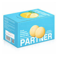 PARTNER Macaron freeze-dried treats, 12-sachet box, angled view